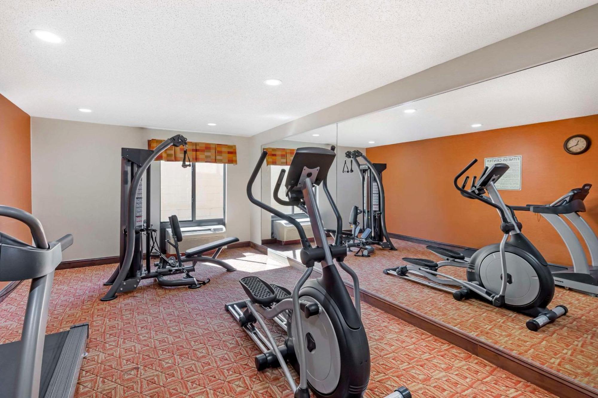 Quality Inn Raleigh Downtown Екстериор снимка