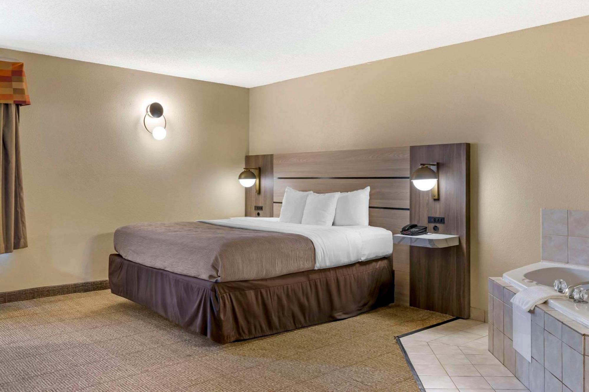 Quality Inn Raleigh Downtown Екстериор снимка