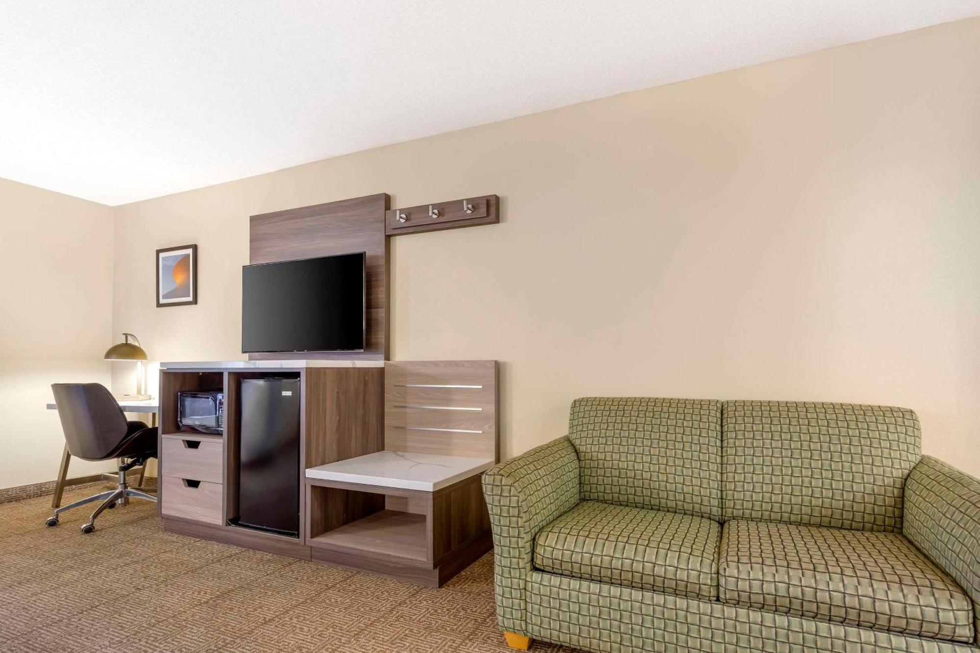 Quality Inn Raleigh Downtown Екстериор снимка