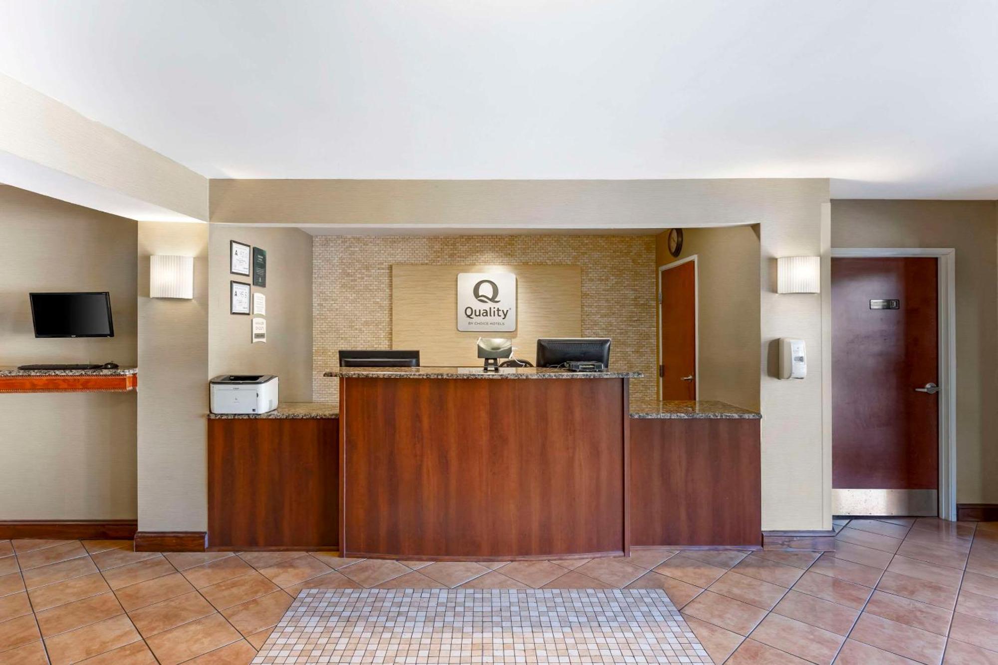 Quality Inn Raleigh Downtown Екстериор снимка