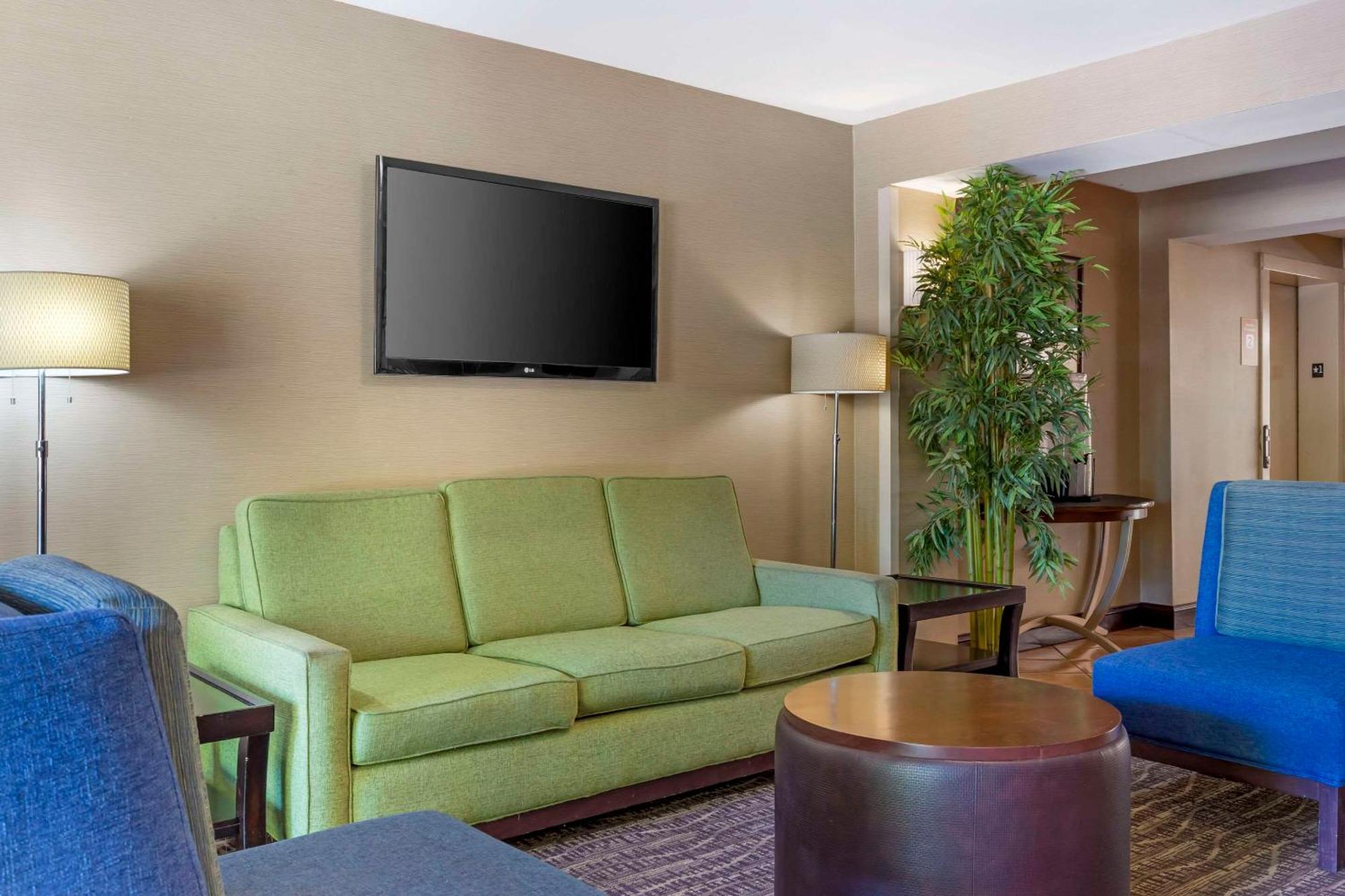 Quality Inn Raleigh Downtown Екстериор снимка
