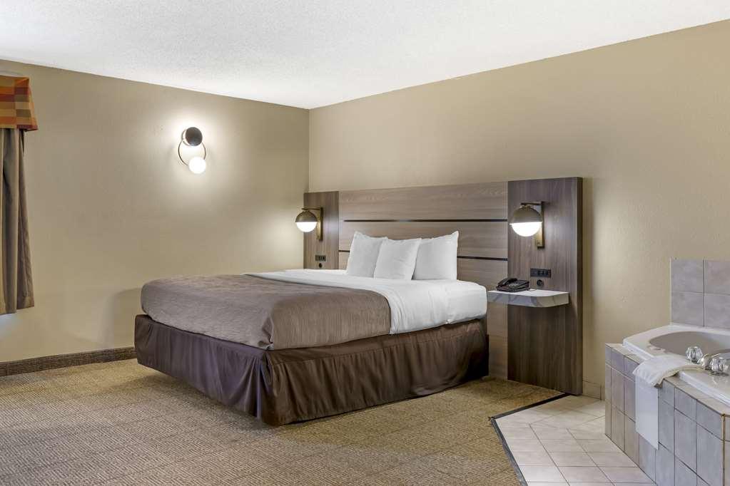 Quality Inn Raleigh Downtown Стая снимка