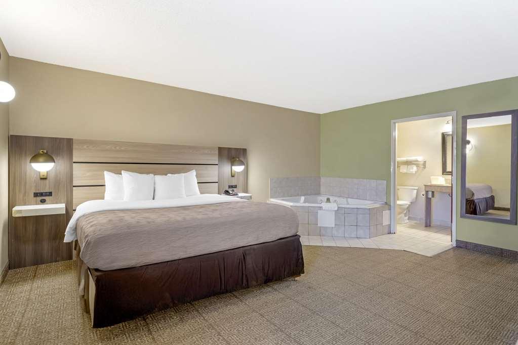Quality Inn Raleigh Downtown Стая снимка