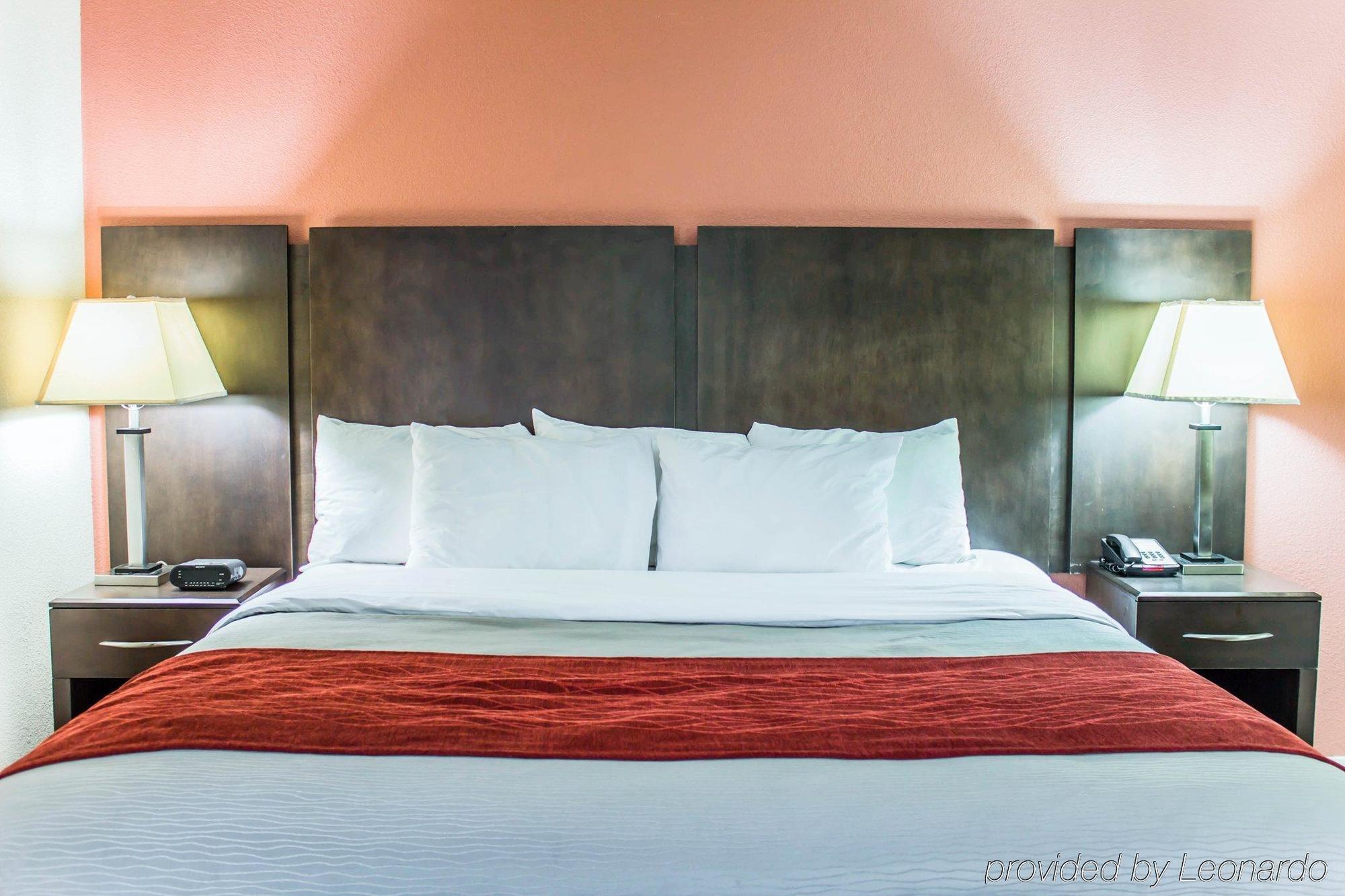Quality Inn Raleigh Downtown Екстериор снимка